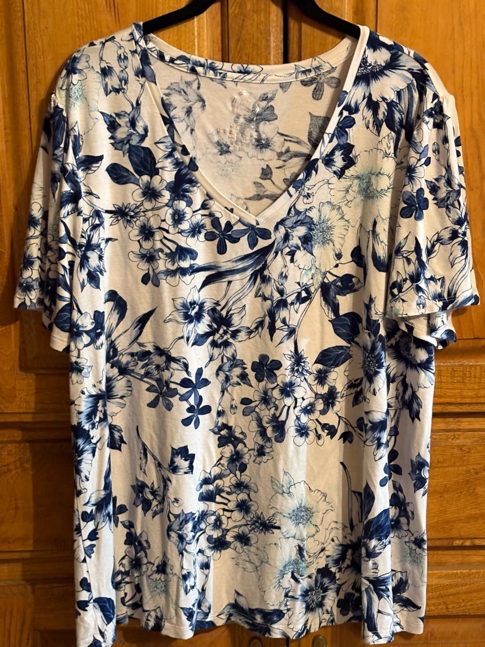 Maurice’s 24/7 Blue Floral V-Neck Short Sleeve Top 1X